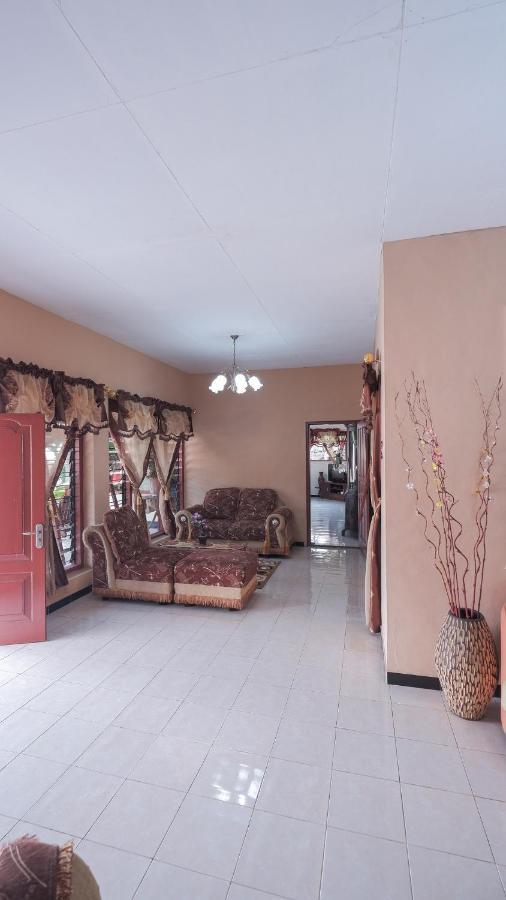 Marry Ind Gunung Kawi Guest House Malang Bumirejo Екстериор снимка